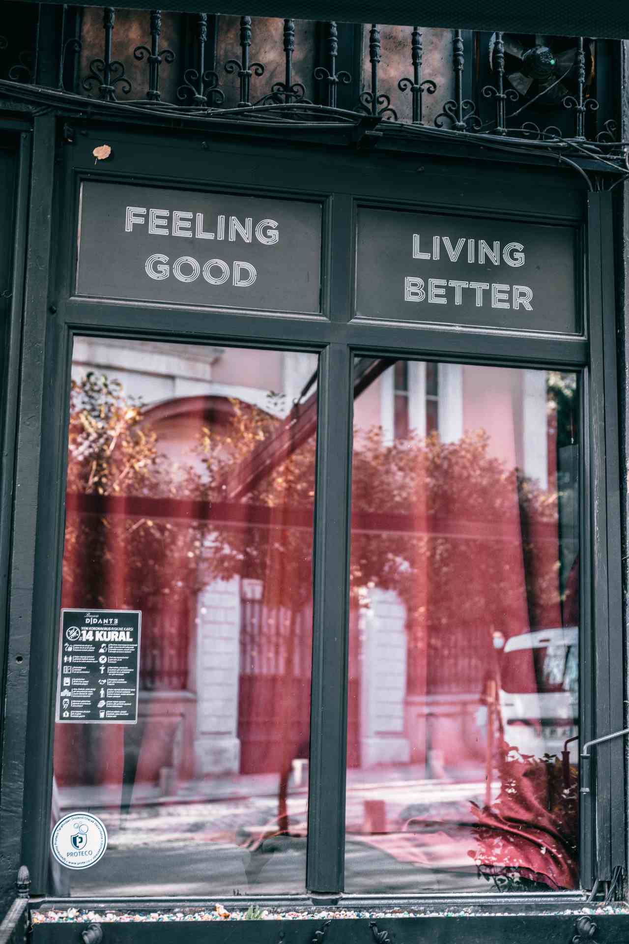 cartel fachada restaurante ventana feel good sentirse bien exito subjetivo felicidad