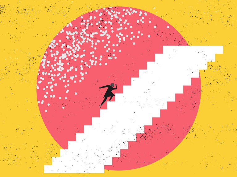 ejecutivo subiendo escaleras